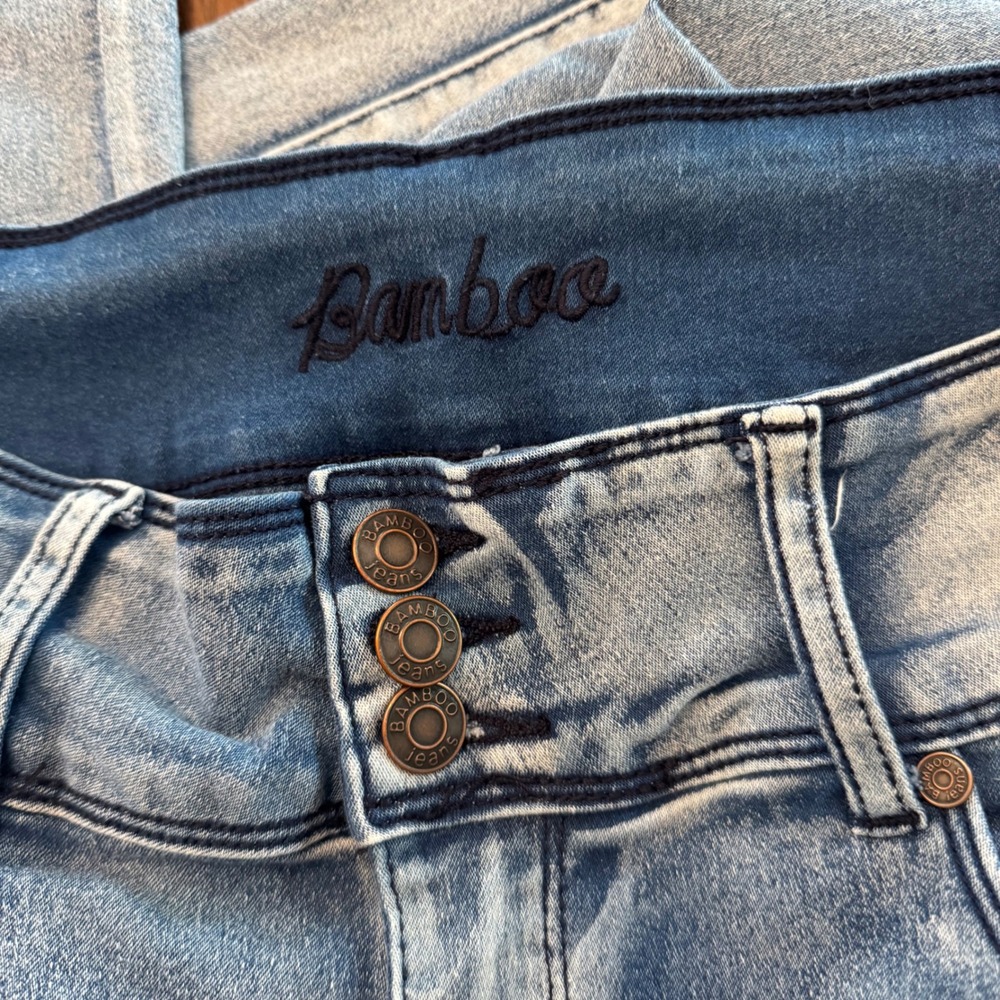 Bamboo Jeans Juniors Size 13 High Waisted Skinny Jeans Light Wash Triple Button - Picture 3 of 6